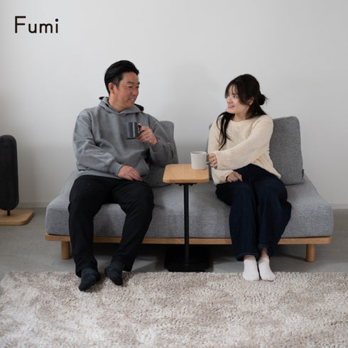 Fumi(フミ)飽きないサイドテーブル Fumiのソファと一緒に使えるシンプルで使いやすいサイドテーブル