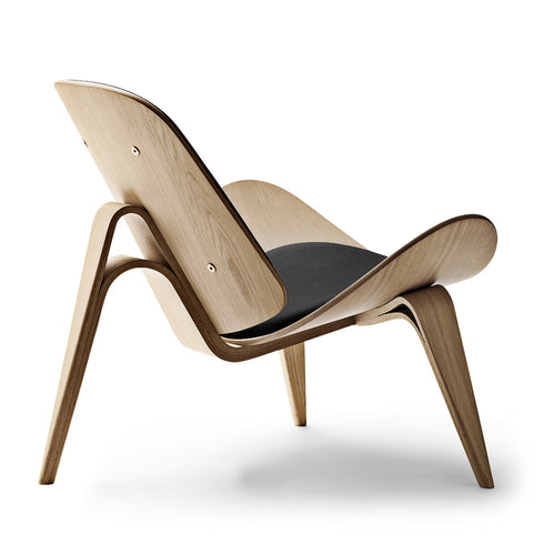 【名作と暮らす、そのはじまりに。】CH07 Shell Chair シェルチェア オーク材オイル仕上げ ブラックレザー Carl Hansen&Son カール・ハンセン＆サン ハンス J. ウェグナー 正規取扱店